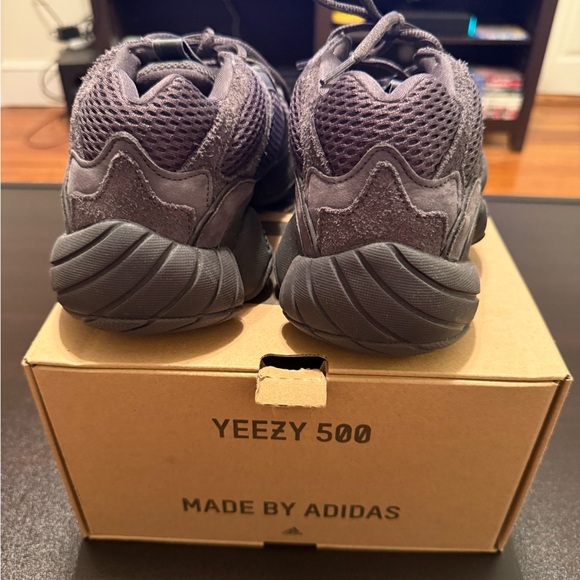 Yeezy 500 - Picture 2 of 5